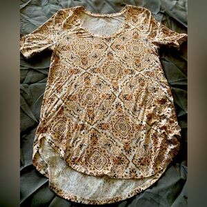 24/7 Maurices Small Short Sleeve Patterned Cream and Brown Women's Top Preloved